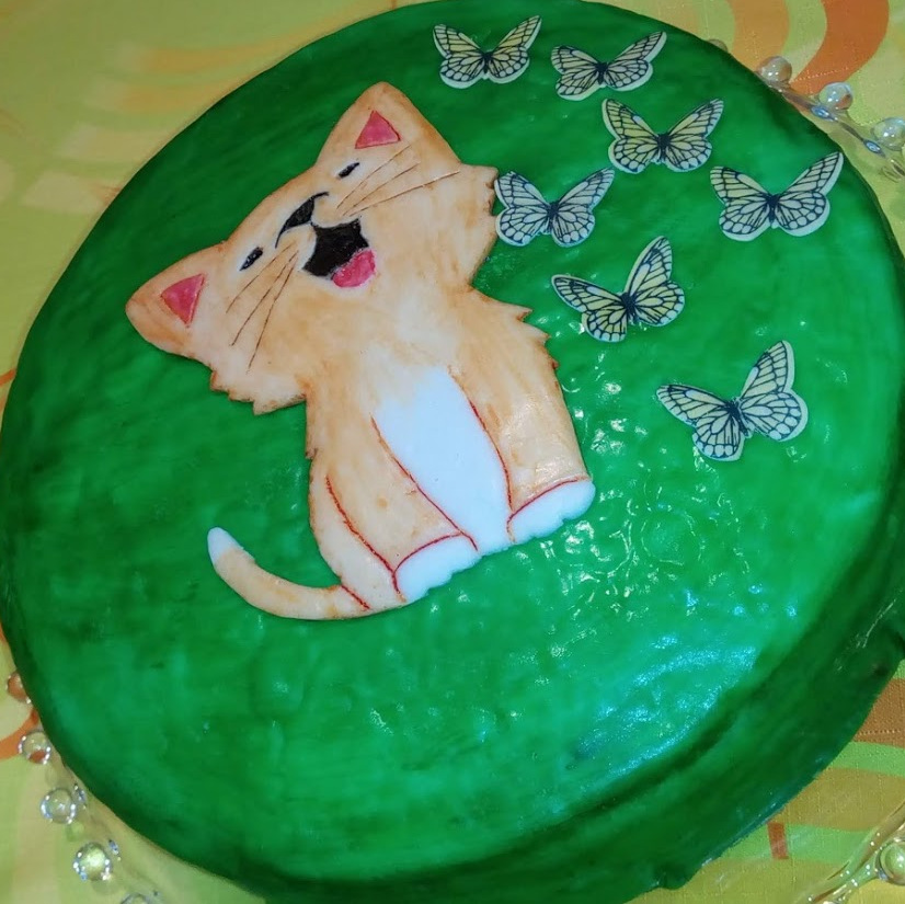 Dort s koťátkem - piškot, pudinkový krém, potahovací hmota
