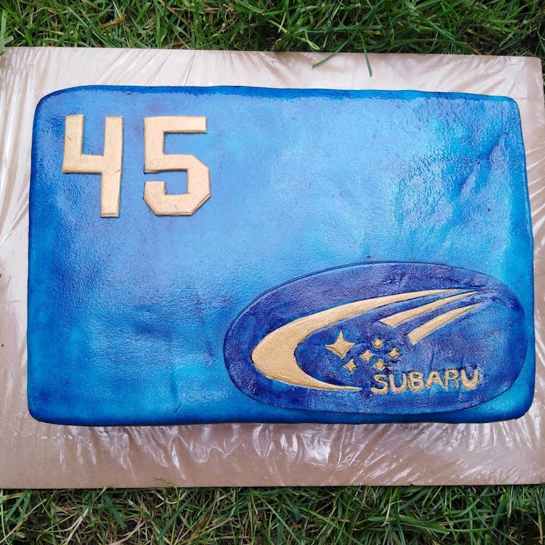 Dort SUBARU - piškot, pudinkový krém, máslový krém, marcipán
