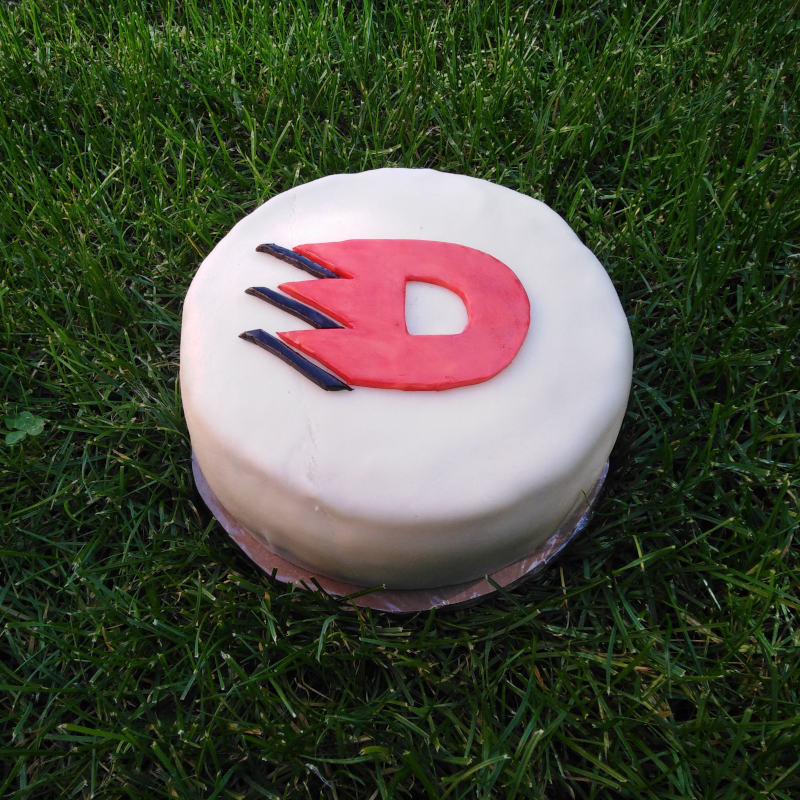 Dort Dynamo - piškot, pudinkový krém, máslový krém, marcipán
