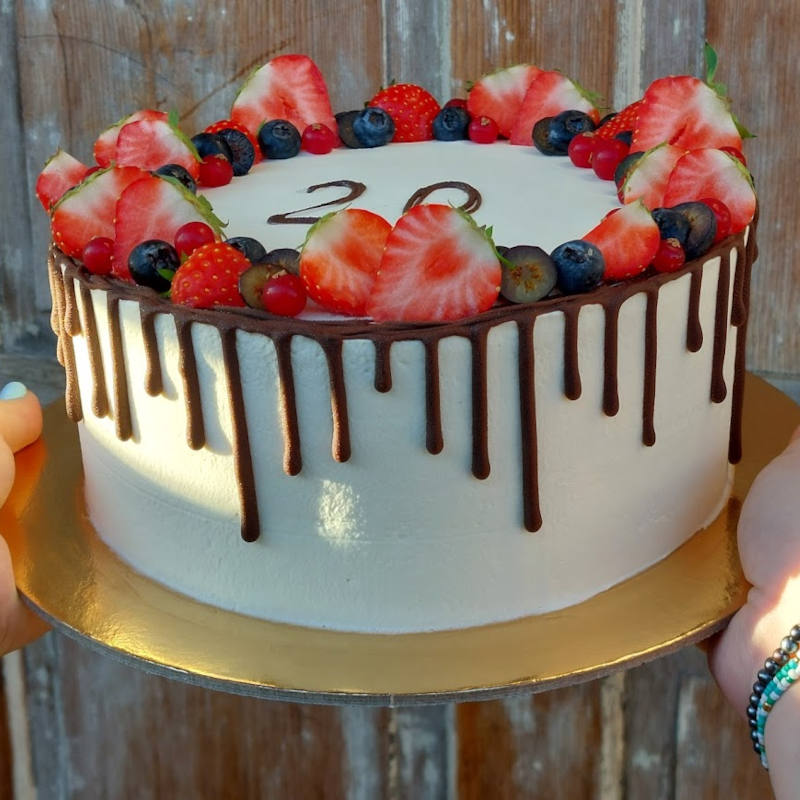Dort s ovocem - kakaový korpus, vanilkový krém z mascarpone, čokoláda
