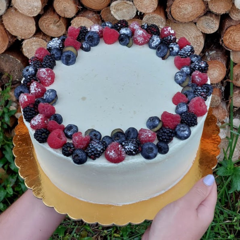 Dort s ovocem - kakaový korpus, krém z mascarpone, čerstvé ovoce
