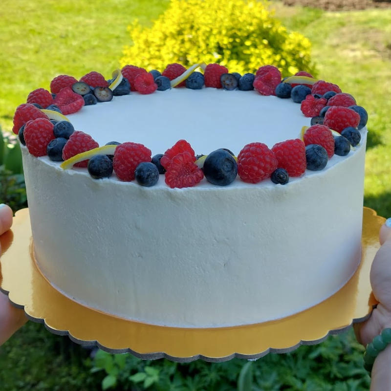 Dort s ovocem - kakaový korpus, vanilkový krém z mascarpone, čerstvé ovoce
