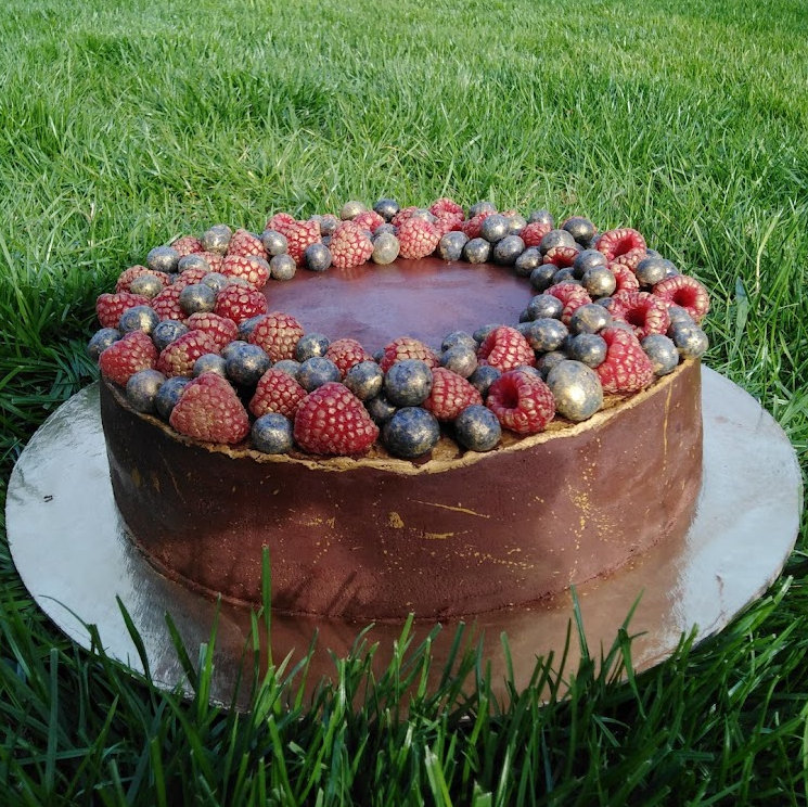 Čokoládový dort se zlatým ovocem - kakaový korpus, čokoládový krém
