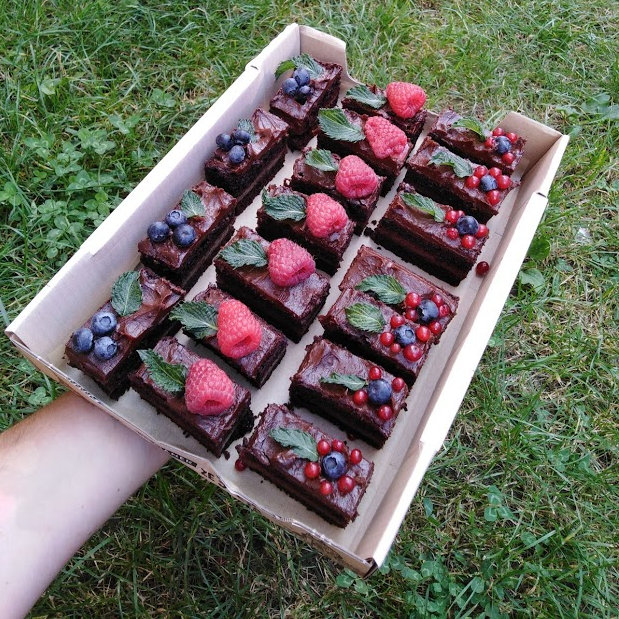 Čokoládové řezy s ovocem